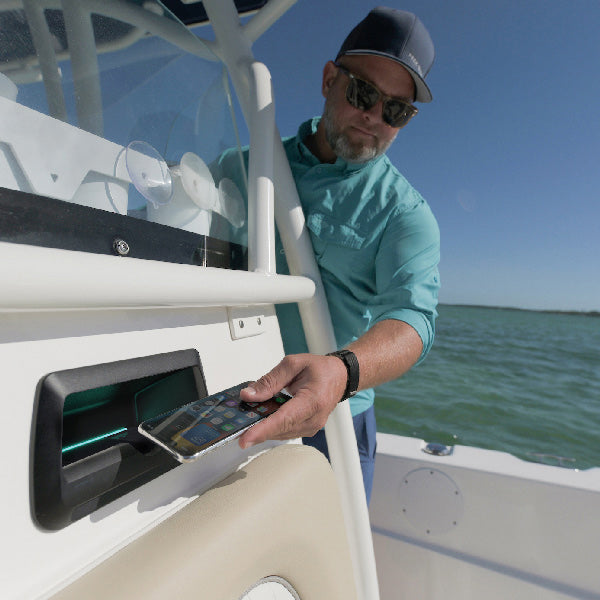 ROKK Cove - trådløs 10W lader, vandtæt 12/24V - telefon luge