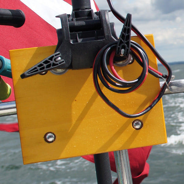 Motorbeslag til pulpit for påhængsmotor